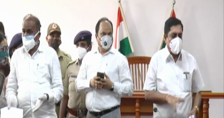 MLA Narendra And Puttarangashetty 4