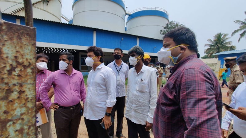 Minister Kota Srinivas Poojary visits Oxygen Refilling Unit Mangaluru 1