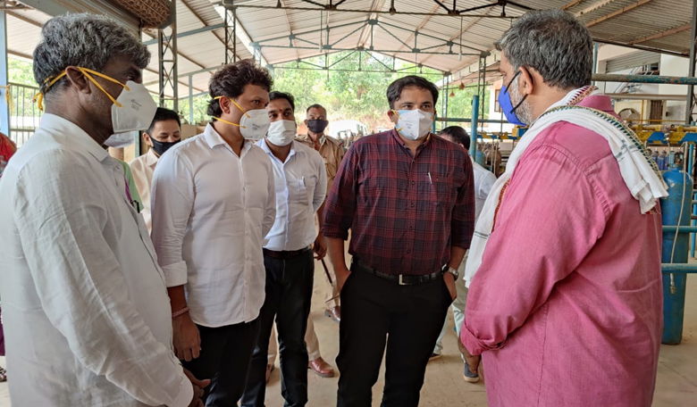 Minister Kota Srinivas Poojary visits Oxygen Refilling Unit Mangaluru 4
