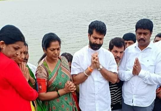 ct ravi and wife pallavi 3