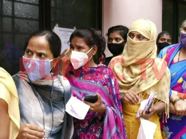 Dharwad Student Cry Vaccine Centre 4 medium