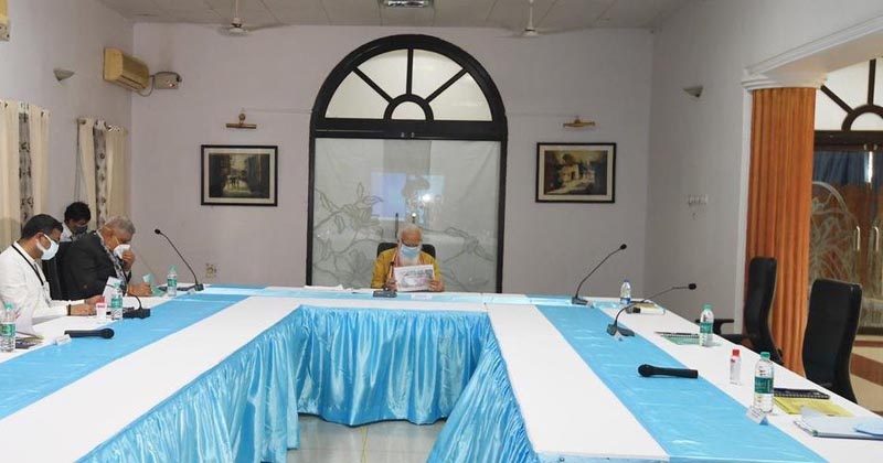 Modi Meeting Mamata Absent medium