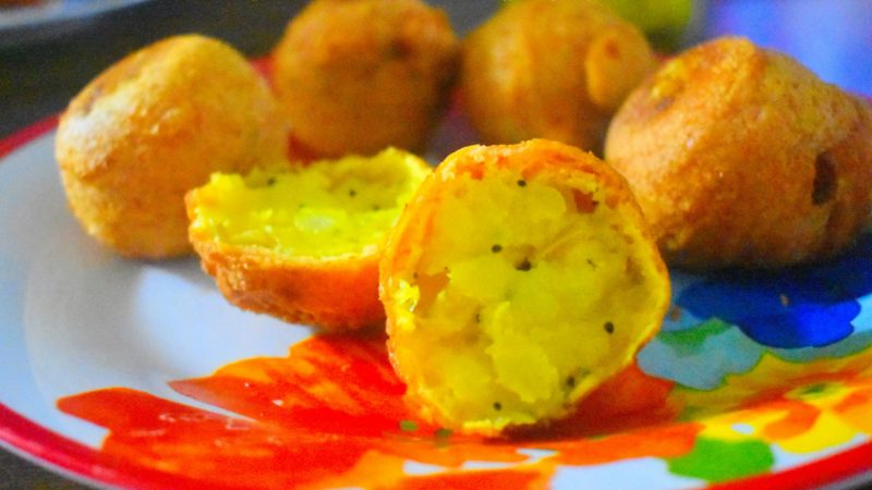 Potato Bonda9 medium