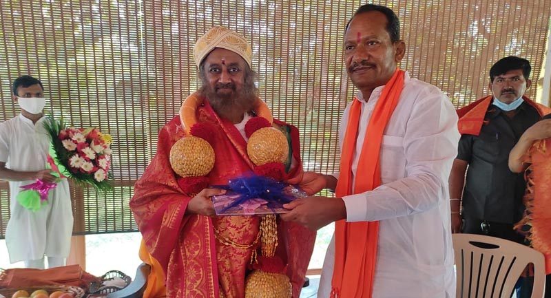Prabhu chavan Ravi Shankar Guruji 1 medium