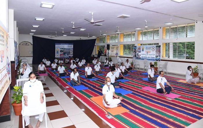 Yoga Day BEL 1 medium