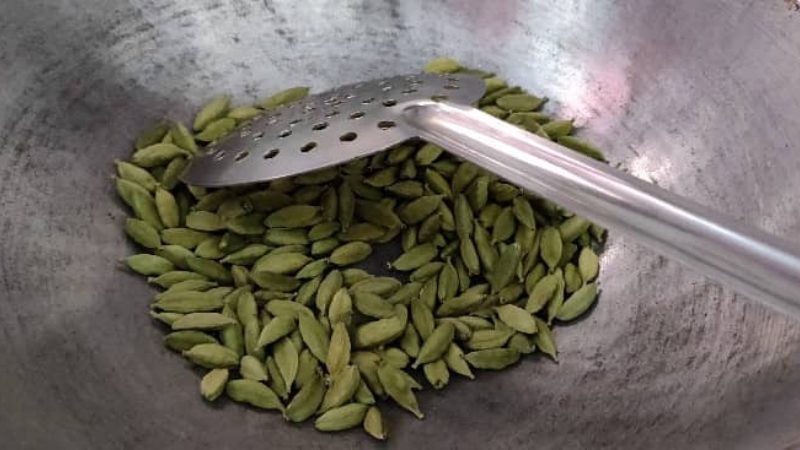 cardamom9 medium