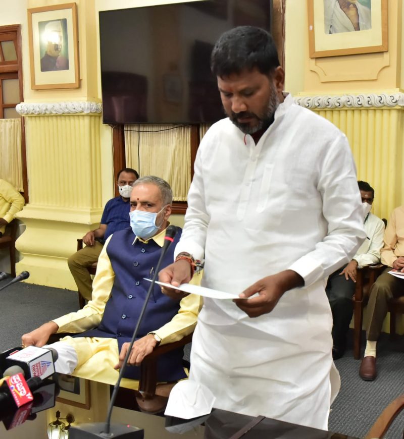 mla basavanagowda turuvihal oath medium