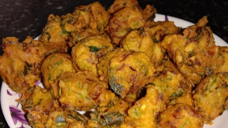 moong dal pakoda2 medium