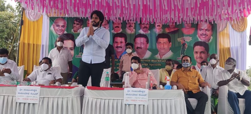 nikhil kumaraswamy medium