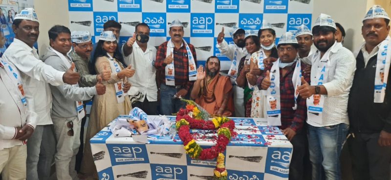 producer dilip kumar joins Aam Aadmi Party Bengaluru medium