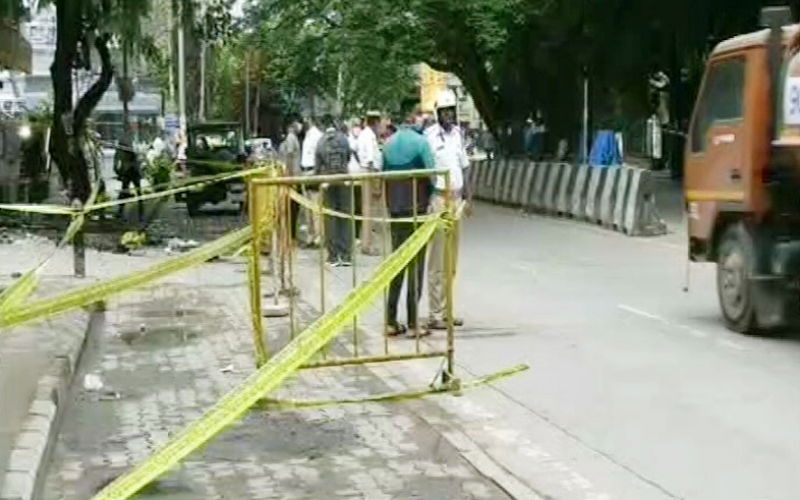 7 killed after speeding Car hits electric pole koramangala Bengaluru Accident 4