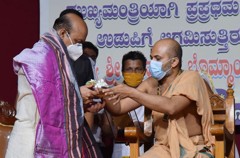CM bommai Krishna Mutt 1