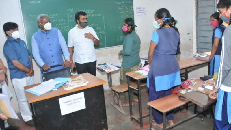 ST Somashekhar school visit