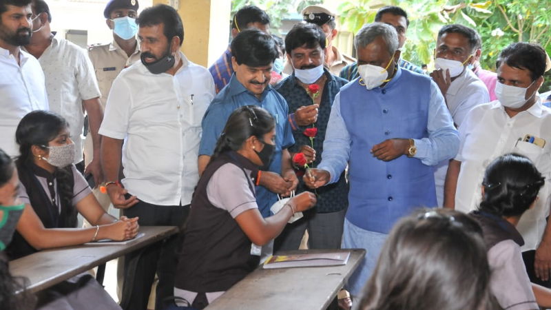 ST Somashekhar school visit2