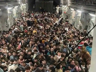 Viral fake photo IAF Airlifting 800 People From Kabul Amid Crisis