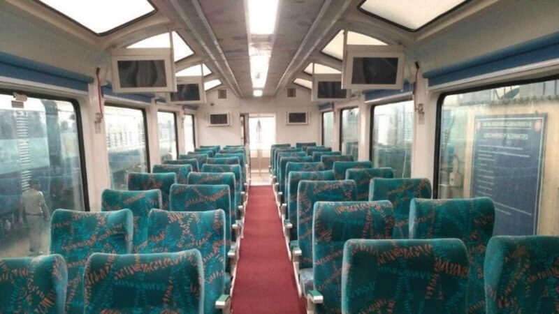 Vistadome train 2