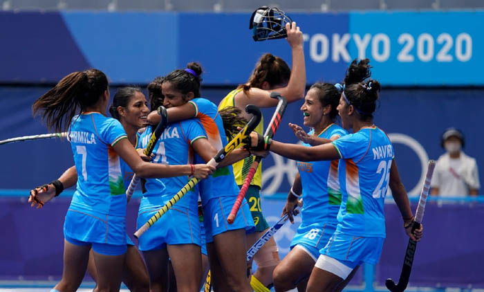 Women Hockey 4
