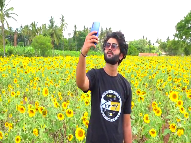 cng selfie 2 2