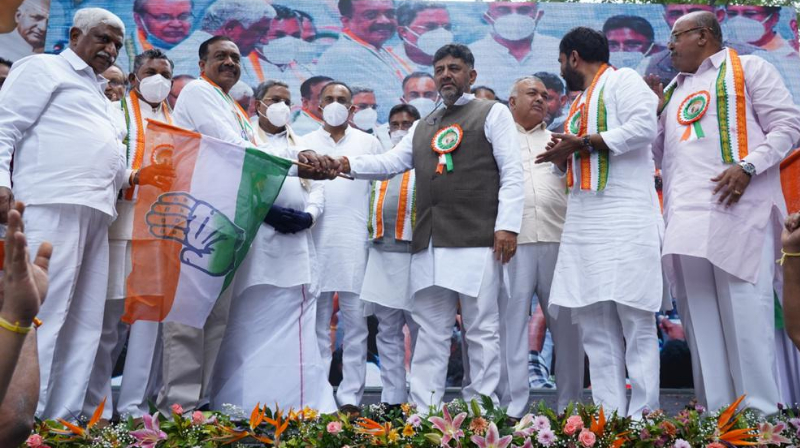 Dwarakanath joins Congress