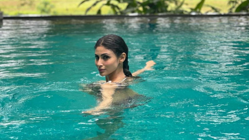 mouni roy3
