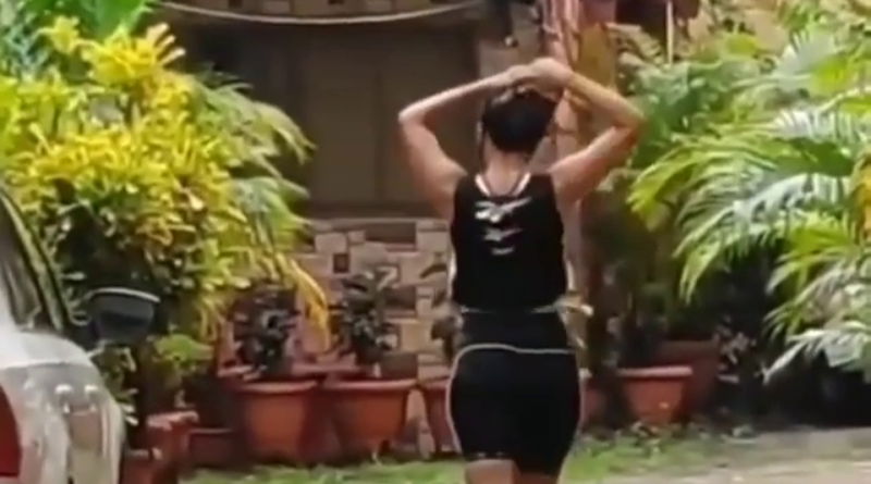 Bollywood Actress malaika arora walks like duck viral video 1