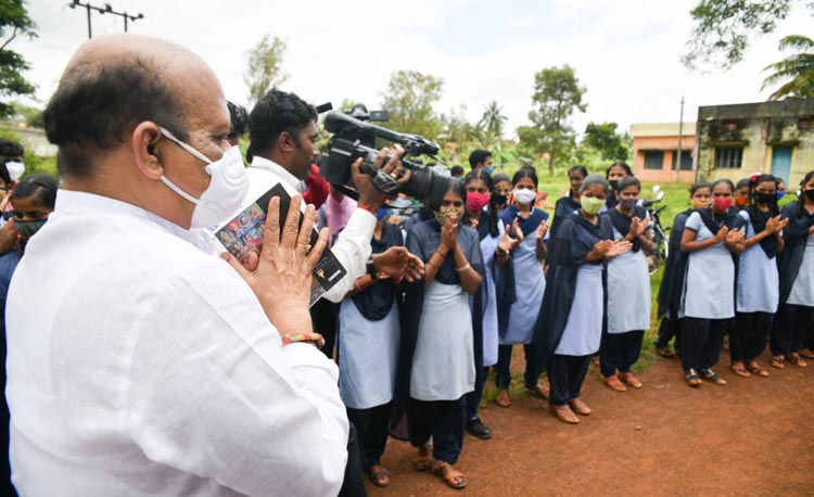 CM Bommai Visits School 3