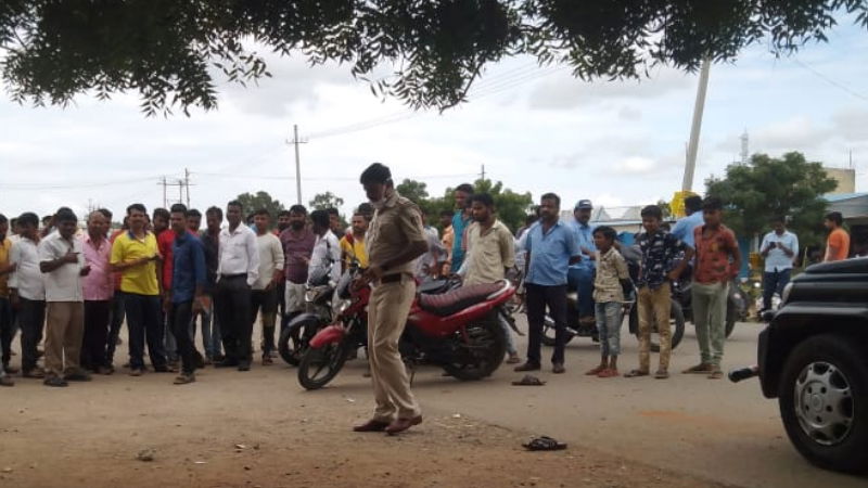 Eyes Chili powder man police Raichuru 1