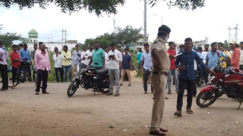 Eyes Chili powder man police Raichuru