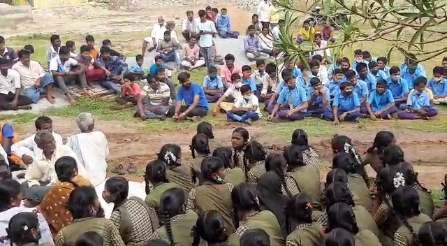 GADAG SCHOOL PROTEST 2 2