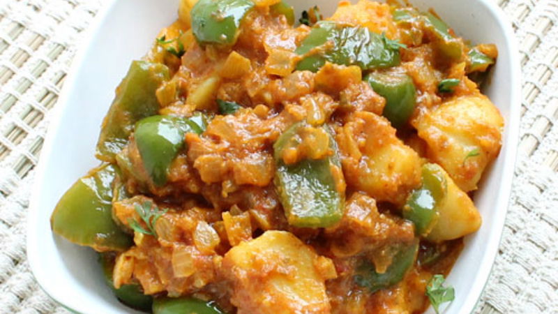 potato capsicum curry 1