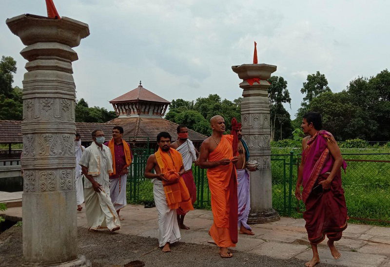 udupi pejawara vishwaprasanna teertha swamiji 2