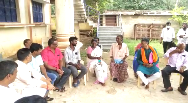 4 families revert to Hinduism in Ghar Wapsi hosadurga gulihatti shekar 1