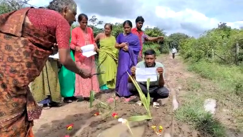 Nelamanga Pothole 1