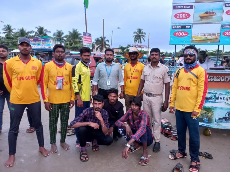 Three tourist rescued from drowning at Murdeshwar
