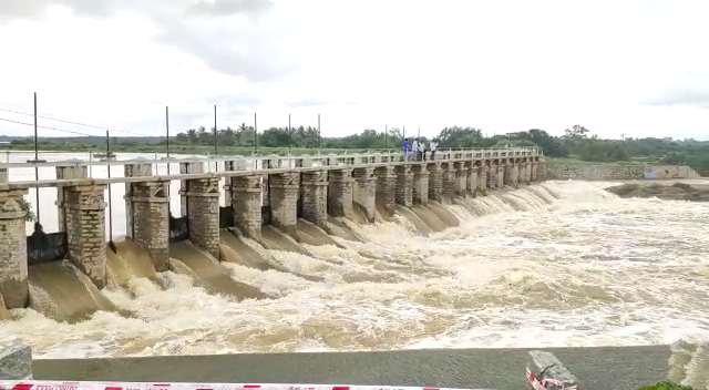 19 Gates open at palar lake bethamangala Kolara 2