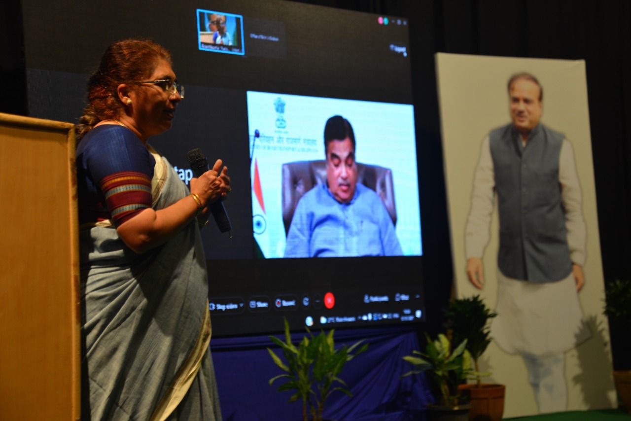 Nitin Gadkari Tejaswini Ananth Kumar 1