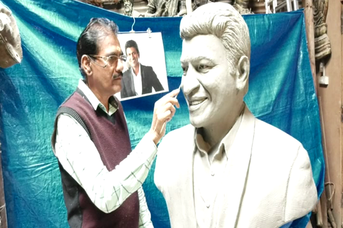 PUNEETH STATUE
