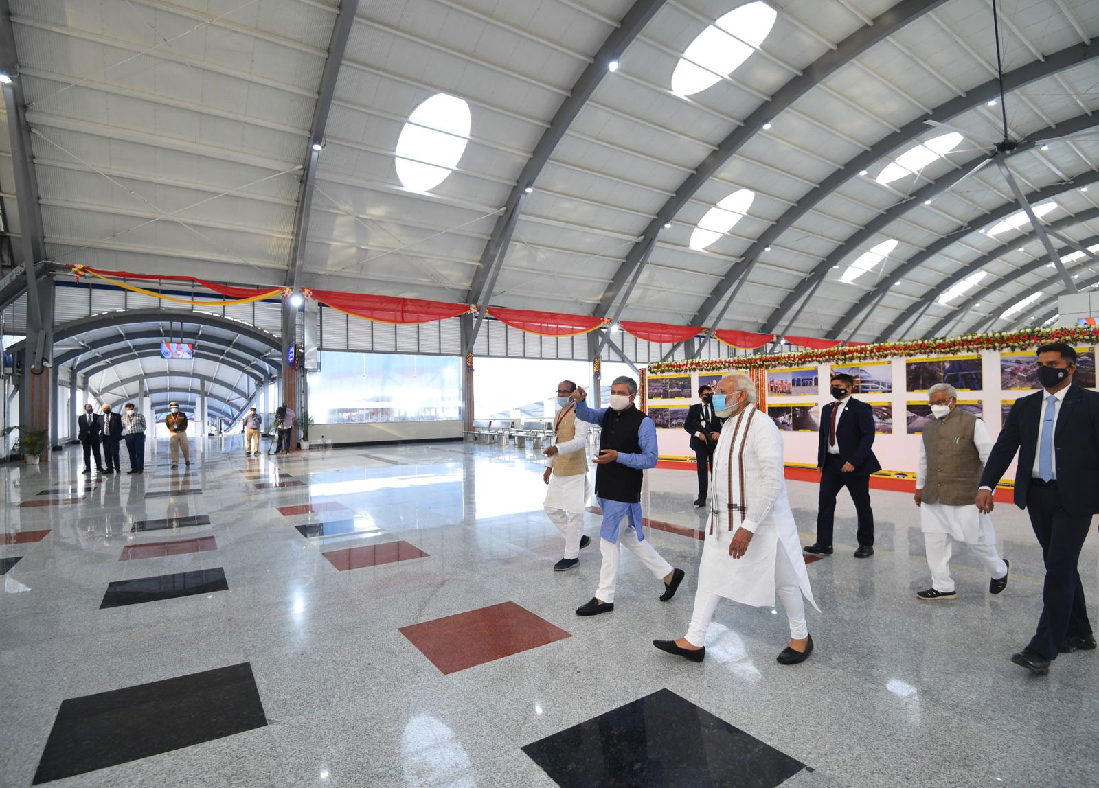 Prime Minister Narendra Modi inaugurates Indias first world class Rani Kamlapati railway station 4 scaled