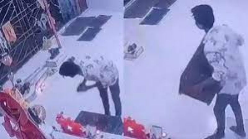 Thief Touches Lord Hanumans Feet