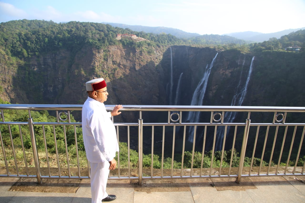 karnataka governor Thawar Chand Gehlot visited Jog falls Shivamogga 2
