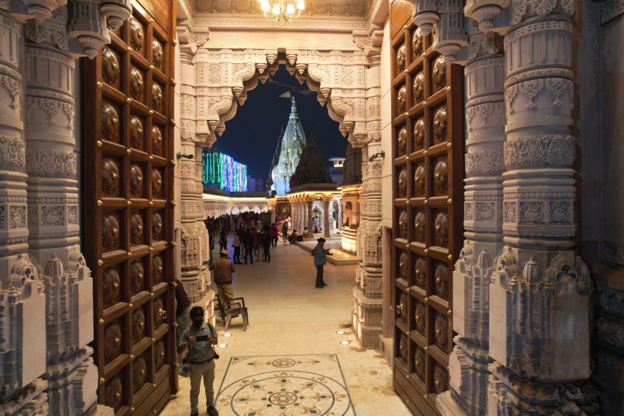 Kashi Vishwanath Temple Varanasi 4