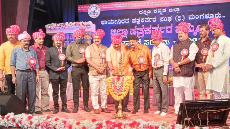 MNG JOURNALIST PRORGAM