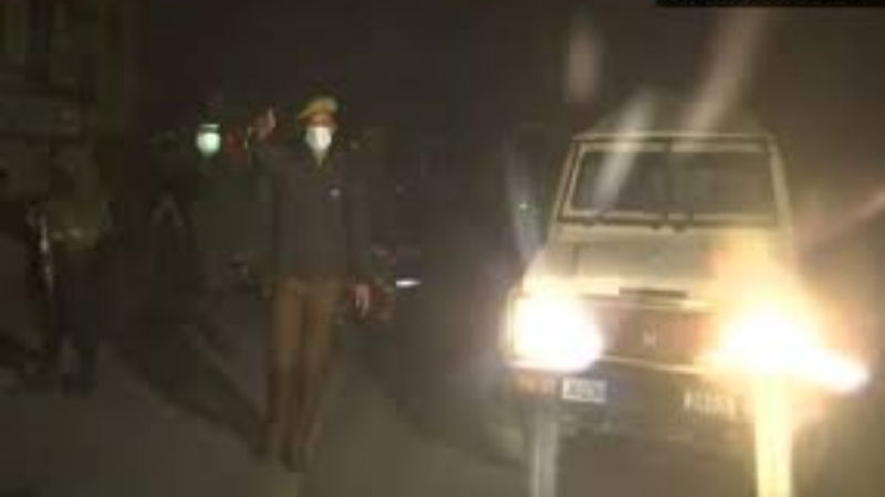 Terrorists police bus Srinagar 1