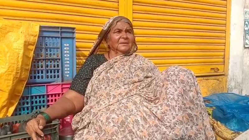 FRUITS WOMEN BAGALAKOTE 2
