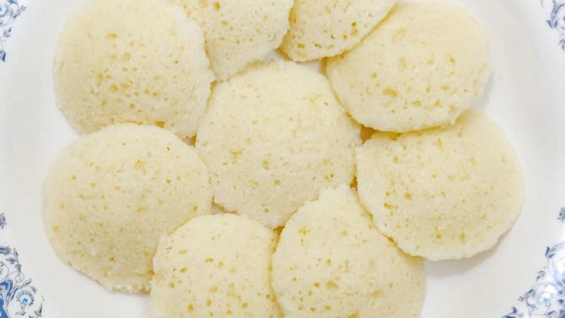 Rava idli 1