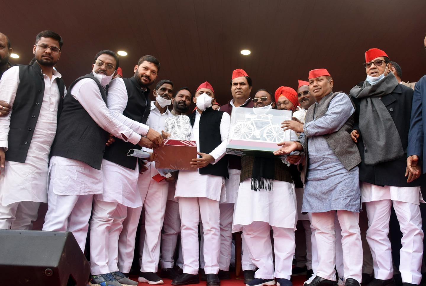 Swami Prasad Maurya and Dharam Singh Saini Akhilesh Yadav Samajwadi Office SP 1