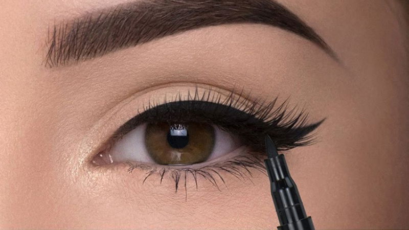 MAKEUP EYE LINER