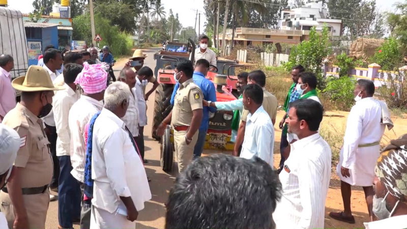 Tractor Rally Chikkaballapur DC Office Farmers Land Acquisition 2