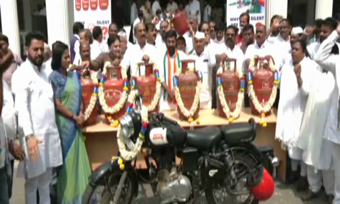 CONGRESS PROTEST 3
