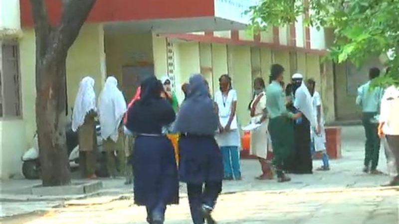 HIJAB RAICHURU 3